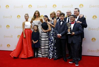 Breaking Bad Modern Family Earn Top Emmy Awards In Night Of Repeats And Upsets Archive Gwinnettdailypost Com