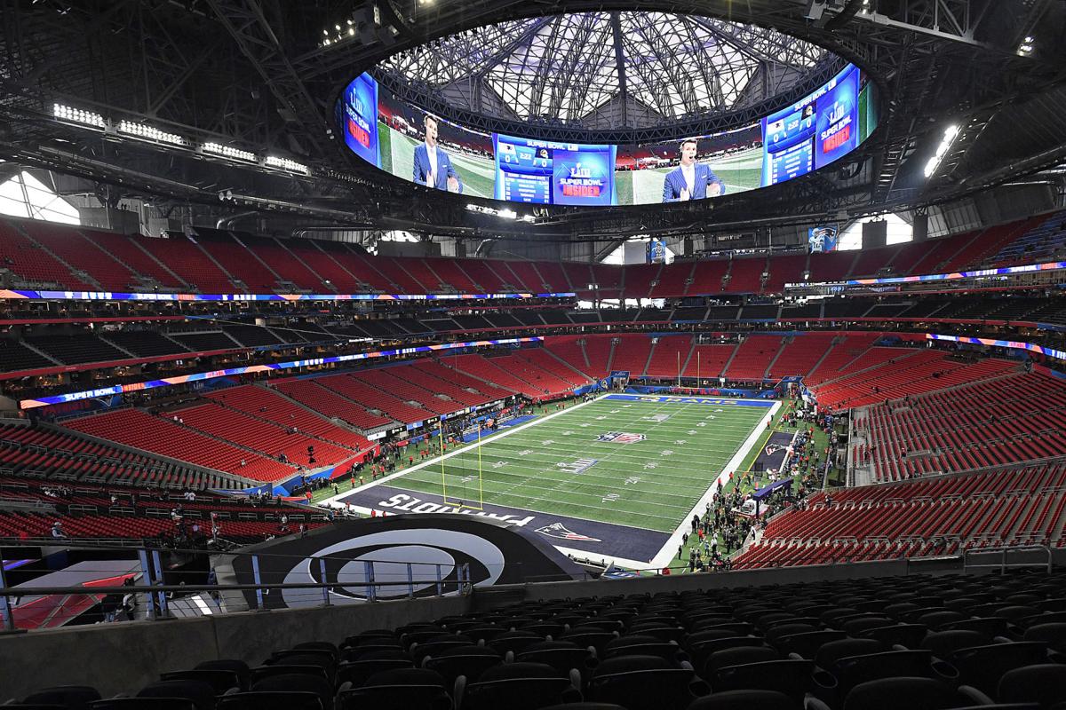 Photos Fans Arrive For Super Bowl Liii At Mercedes Benz Stadium