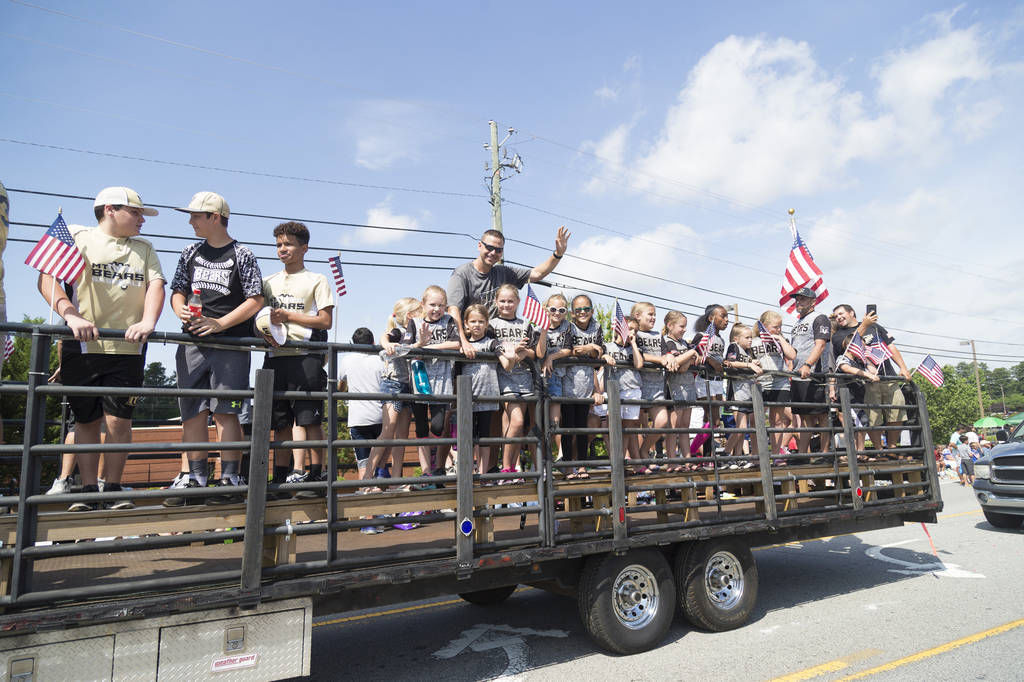 Thousands celebrate Memorial Day at annual parade in Dacula News