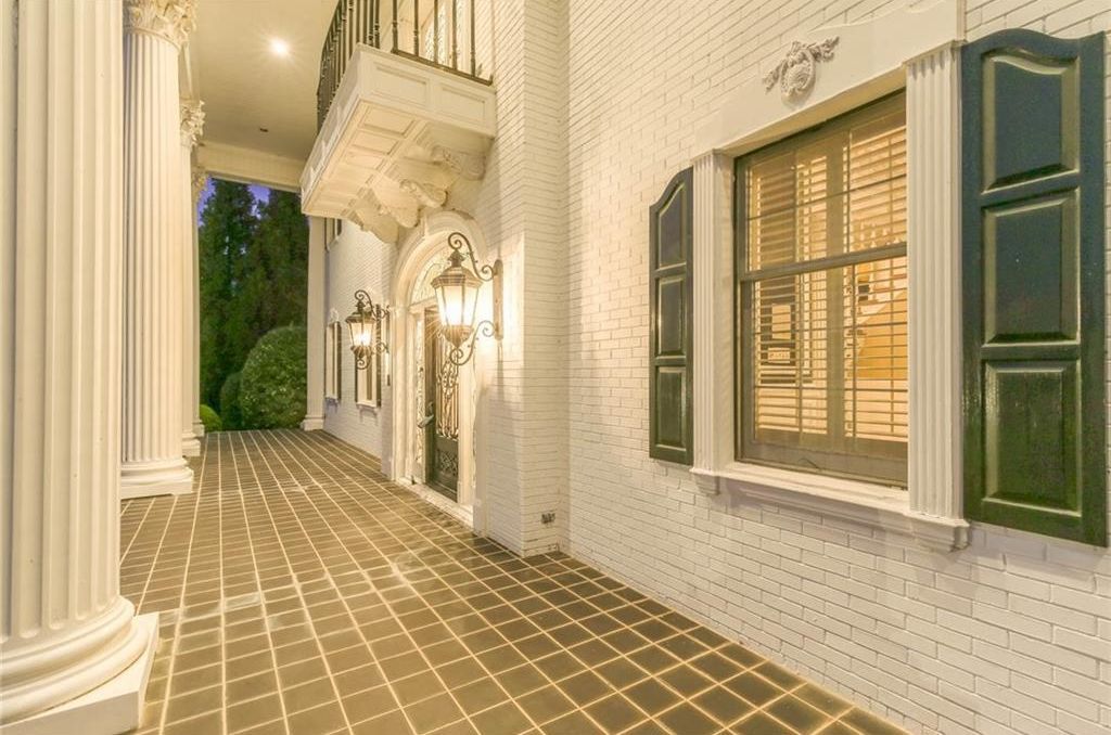 ON THE MARKET Home listed for 1 million needs updating Multimedia