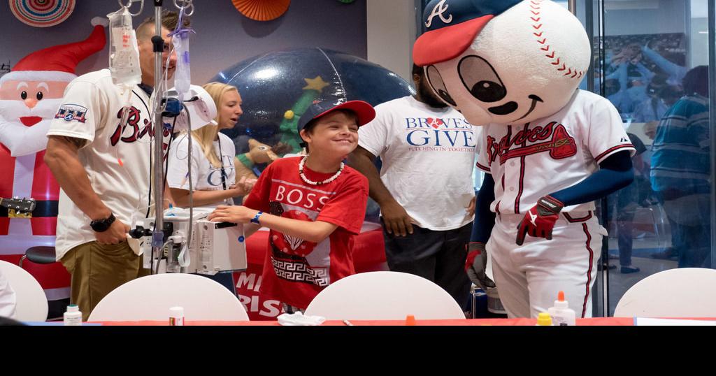 Francoeurs, Braves make annual stop at children's hospital for Christmas in  July event, News