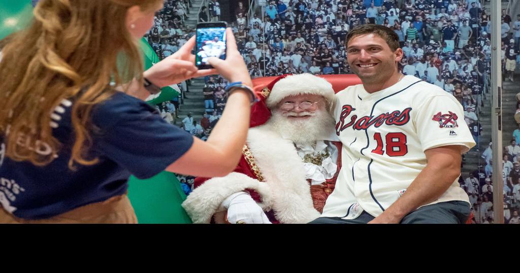 Francoeurs, Braves make annual stop at children's hospital for Christmas in  July event, News