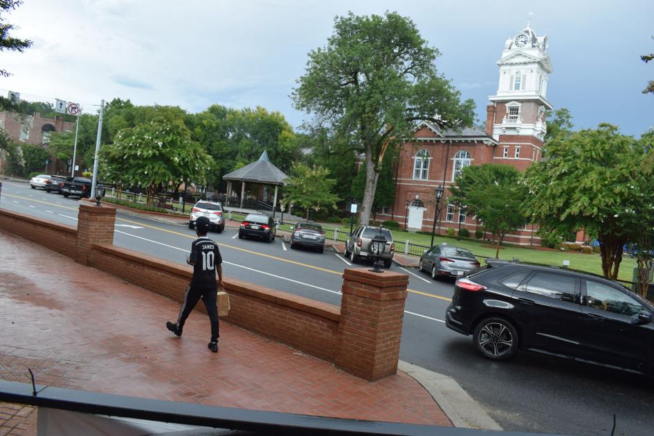 Lawrenceville Trying Out New Sidewalk Dining On Downtown Square News Gwinnettdailypostcom