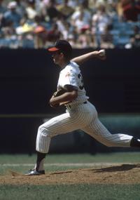 Pitcher Phil Niekro #35 of the Atlanta Braves pitches during an Major  League Baseball game circa 1974 at Atlant…