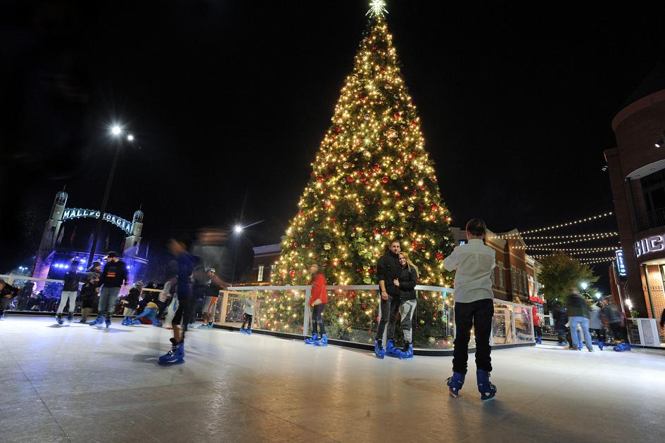 Christmas Tree Lighting Marks Start Of Holiday Shopping Season At Mall Of Georgia News Gwinnettdailypost Com