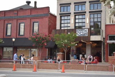 Lawrenceville Trying Out New Sidewalk Dining On Downtown Square News Gwinnettdailypostcom