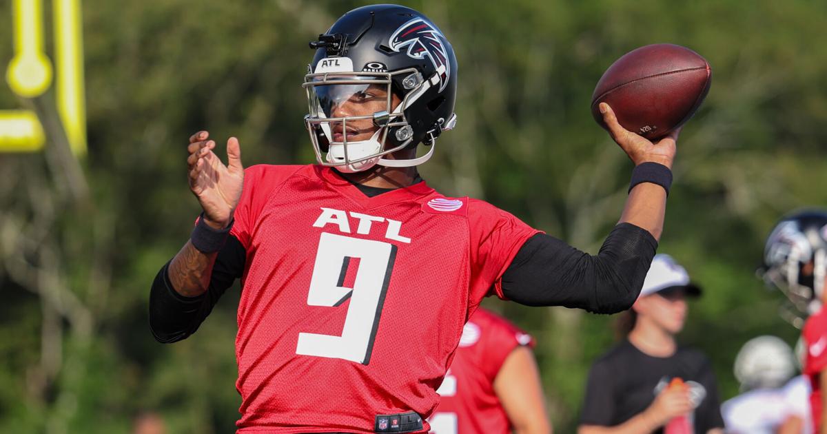 PHOTOS: Atlanta Falcons Training Camp at Seckinger