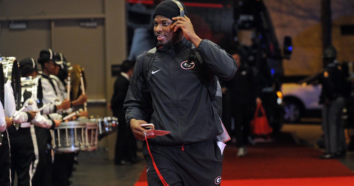 Anthony Ruberto Uga UGA football team arrives in Atlanta | Multimedia | gwinnettdailypost.com