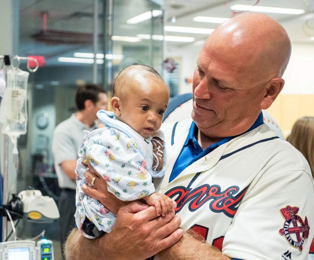 Francoeurs, Braves make annual stop at children's hospital for