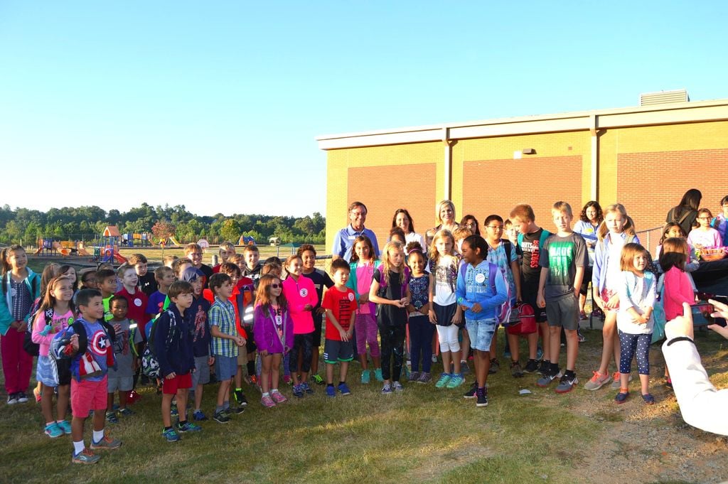 Roberts Elementary sees large turnout for Walk to School Day News