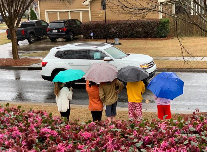 Duncan Creek Elementary has parade to lift students' spirits News