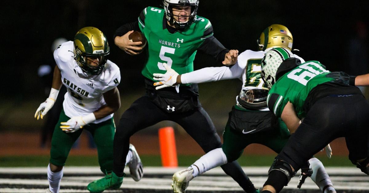 Roswell quarterback Robbie Roper dies after complications from surgery ...