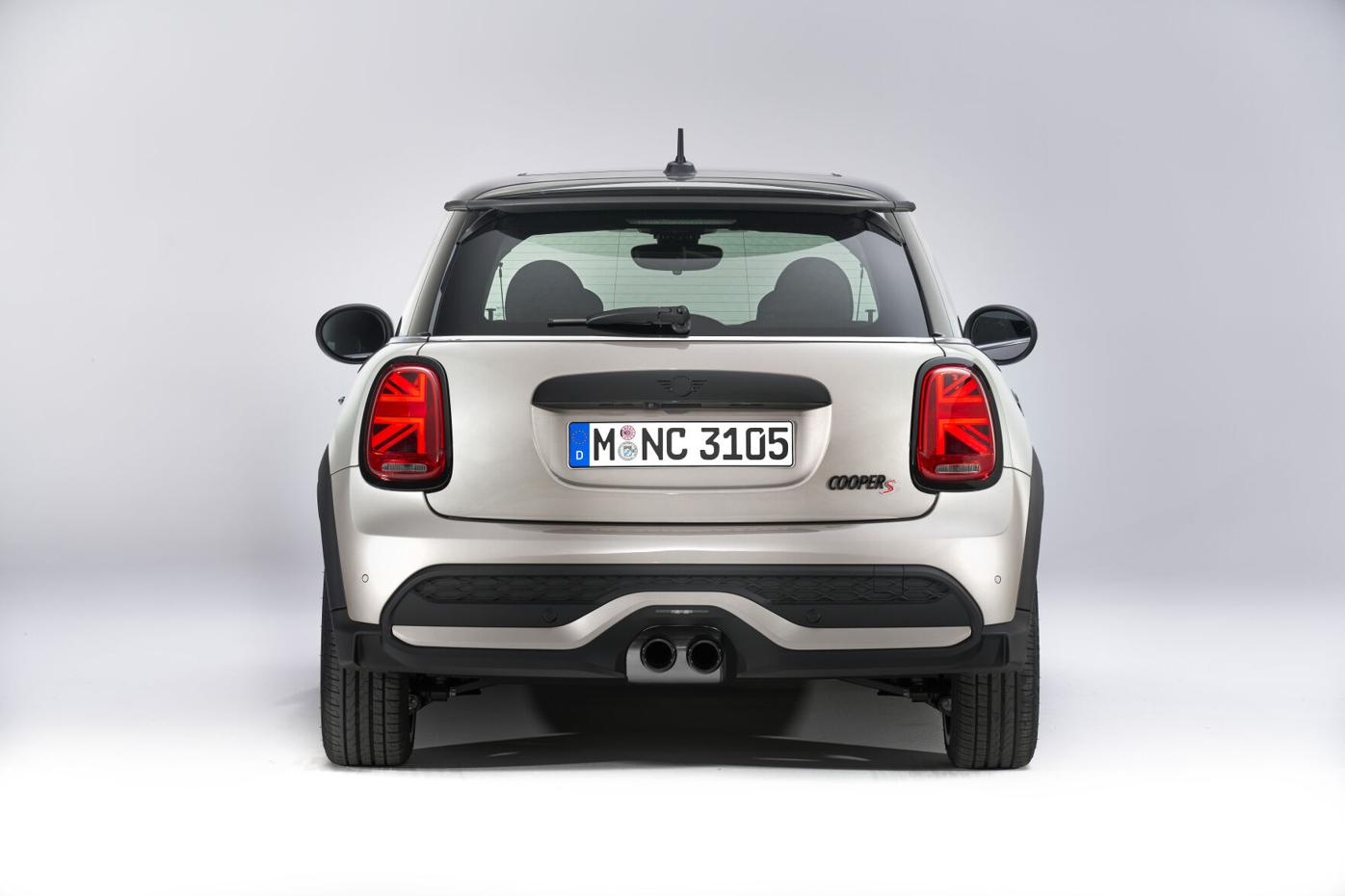 Authentic driving fun, mysterious charisma – The MINI Cooper S