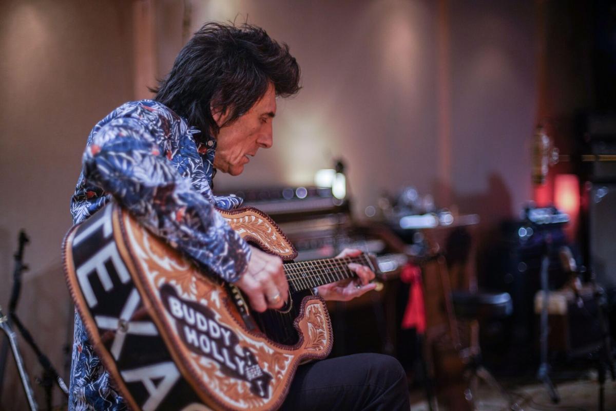 Movie Review A New Documentary Shines A Light On Rolling Stones Guitarist Ronnie Wood Entertainment Gwinnettdailypost Com