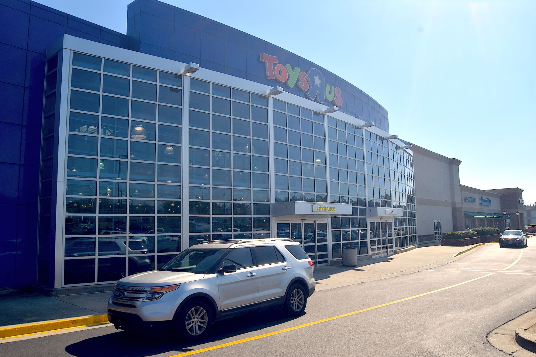 Toys R Us closing U.S. stores but says some locations may still