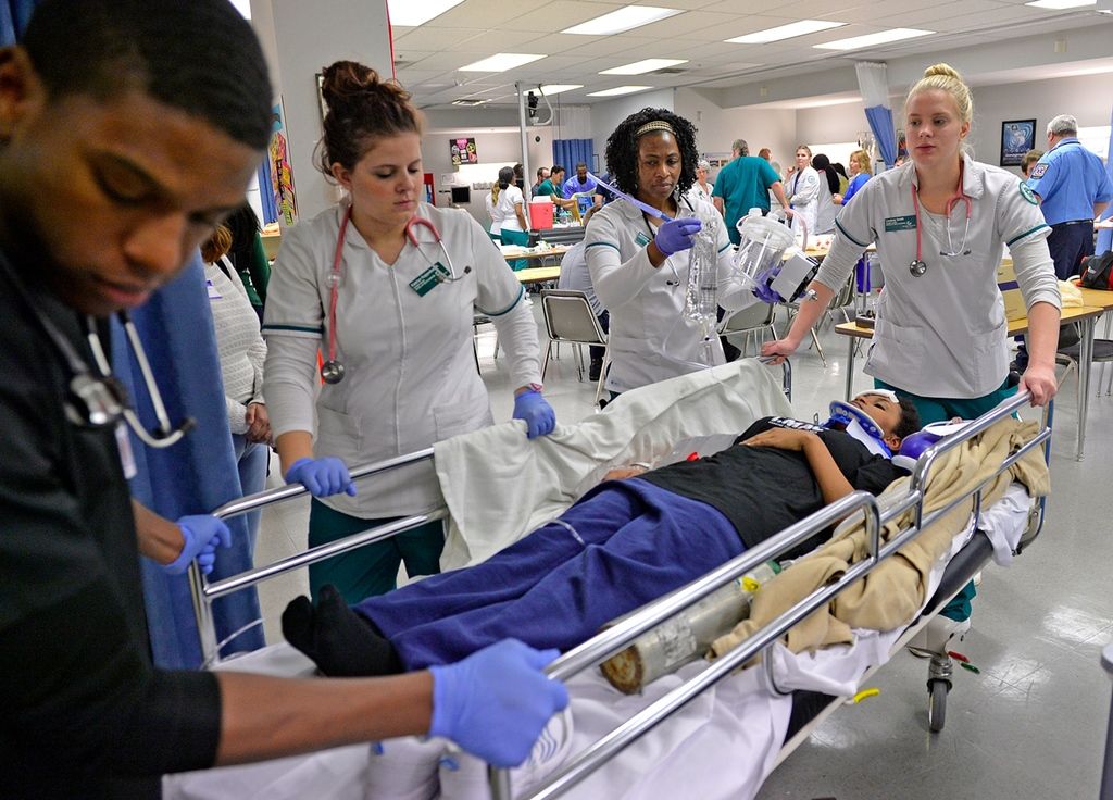 Gwinnett Tech Georgia Gwinnett College Students Take Part In Hospital Simulation Lawrenceville Gwinnettdailypost Com