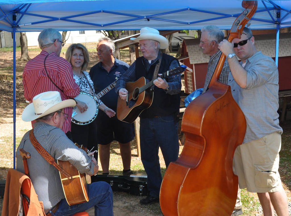 Everett’s Music Barn to host live music, jam sessions during fall ...