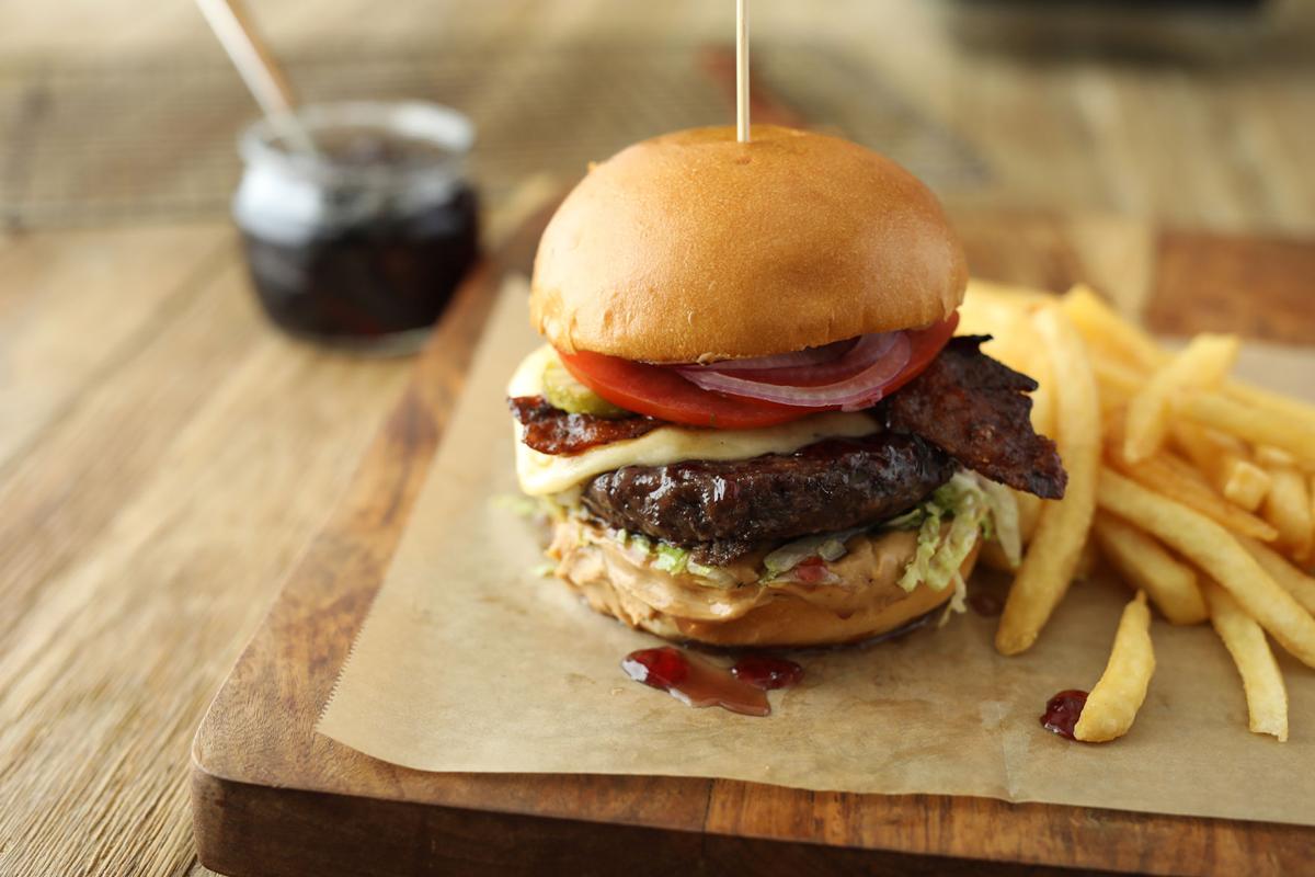 Lazy Dog Restaurant Bar First Georgia Location In Peachtree