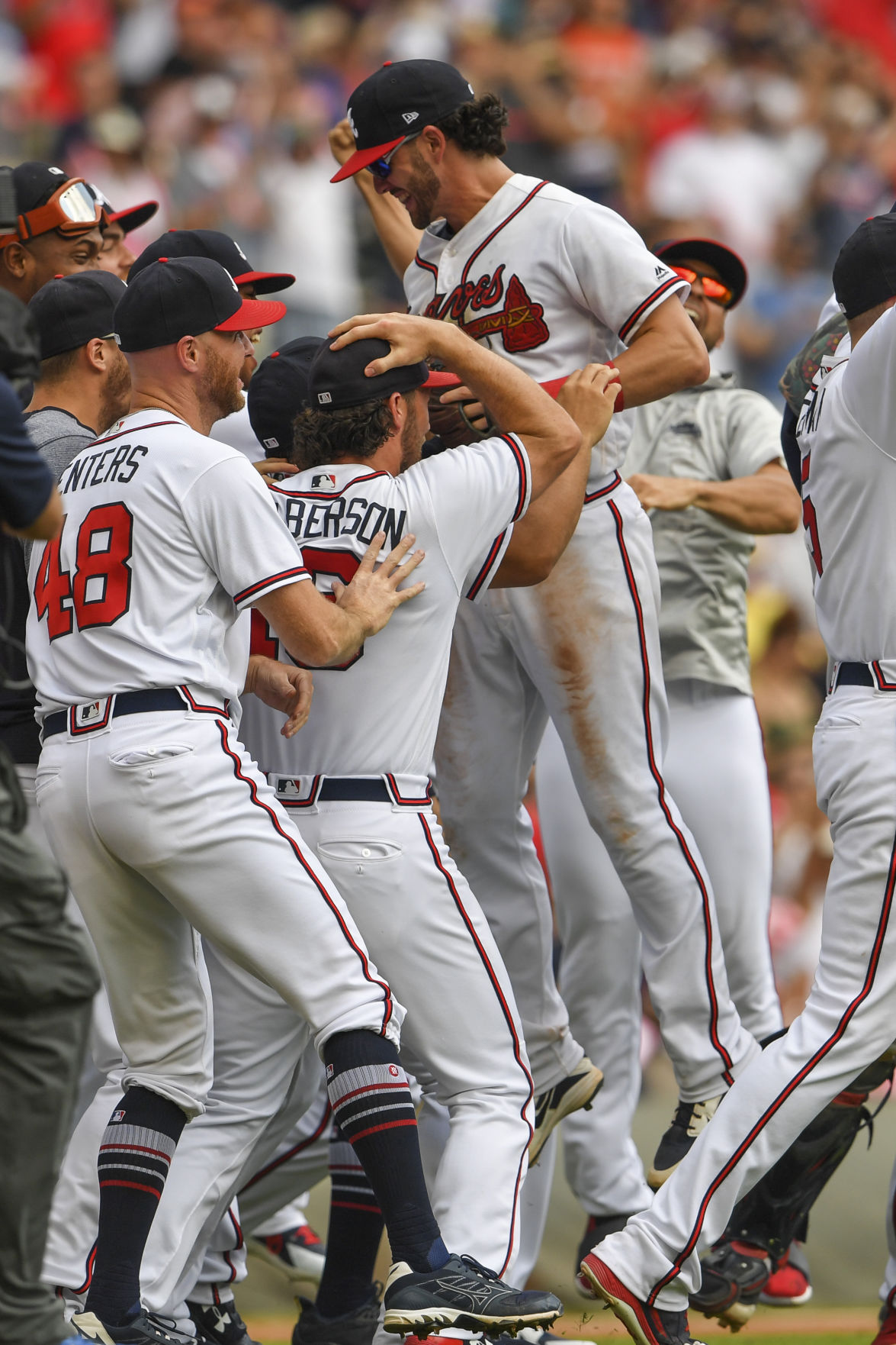 PHOTOS: Atlanta Braves clinch National League East title with win over  Marlins, Slideshows