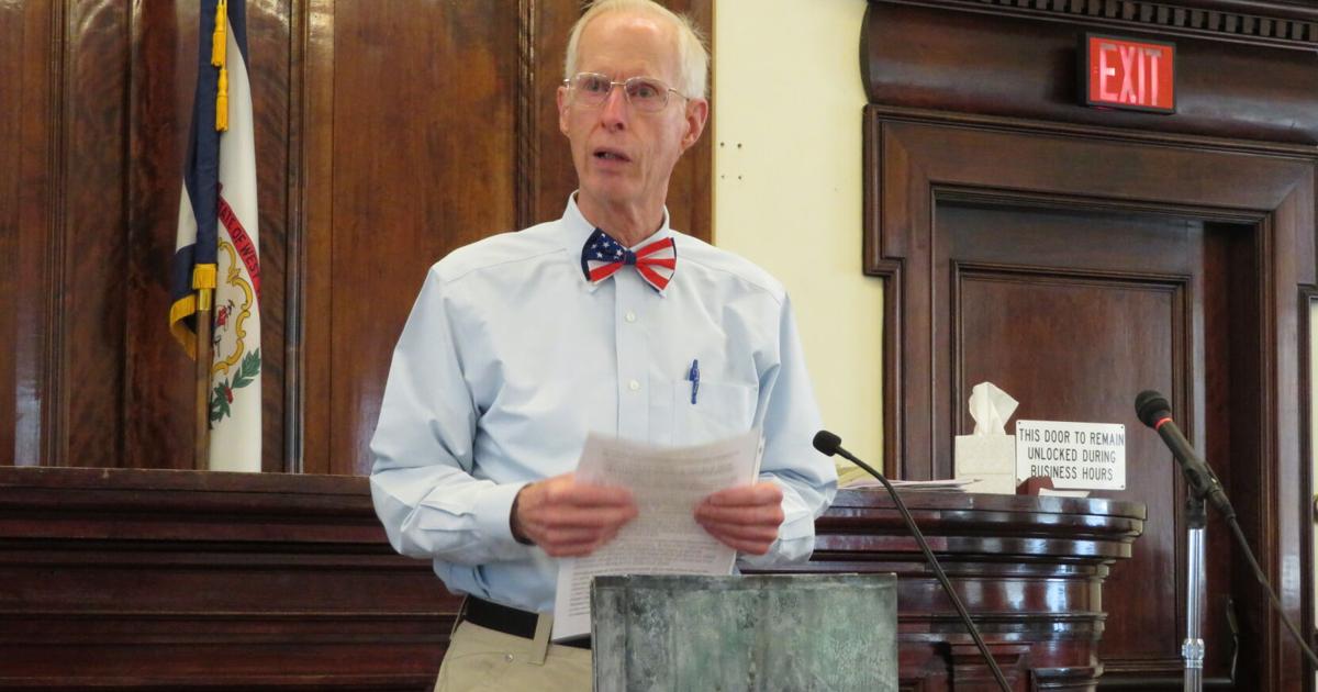 Time capsule opens history | News | hampshirereview.com