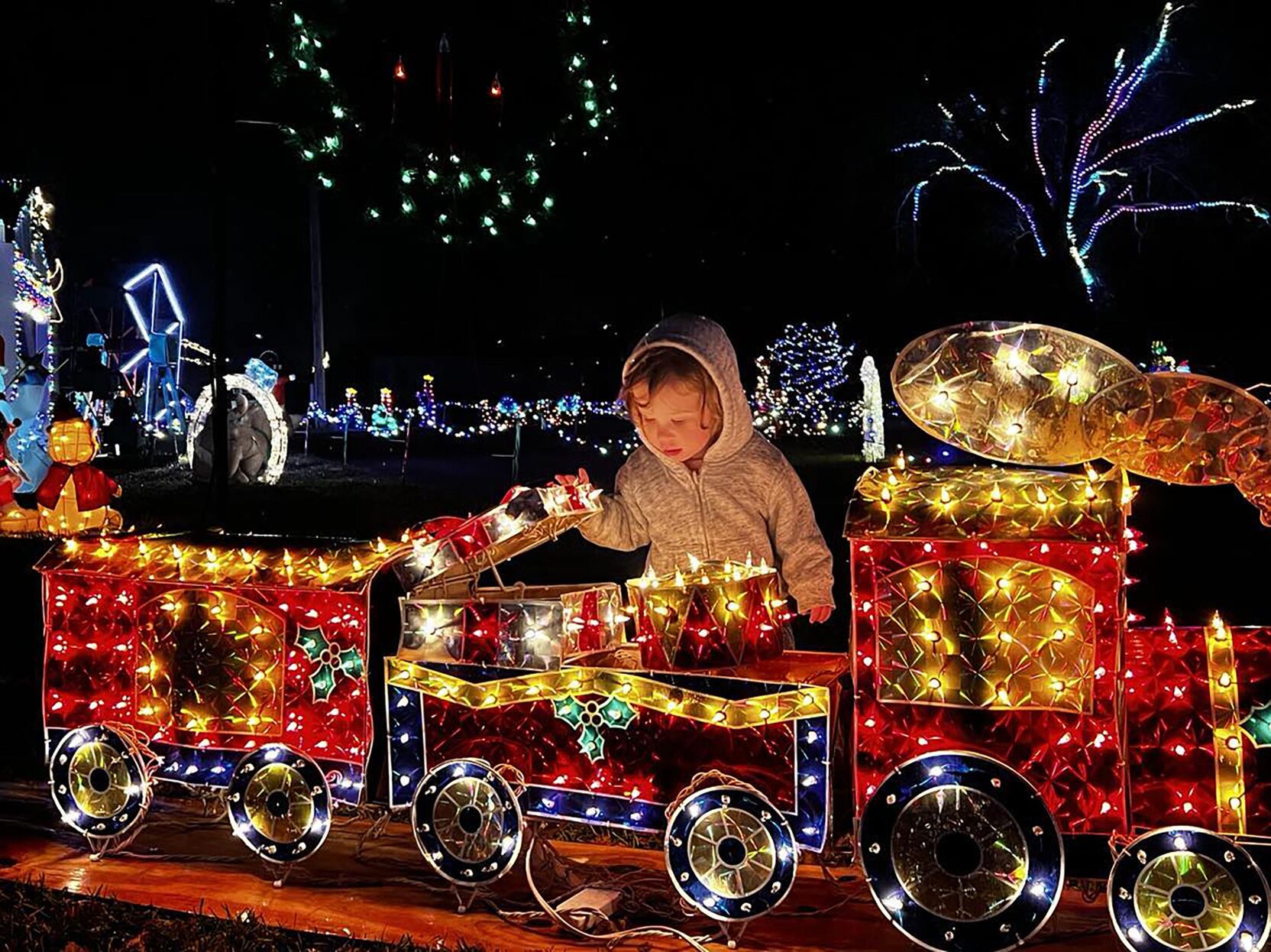 Holiday Lights Continue To Dazzle Till Jan 7 2024 News Hannibal Net   658b3247c8312.image 