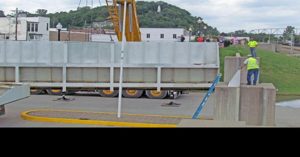 Rapidly rising river forces city to install all its flood gates ...