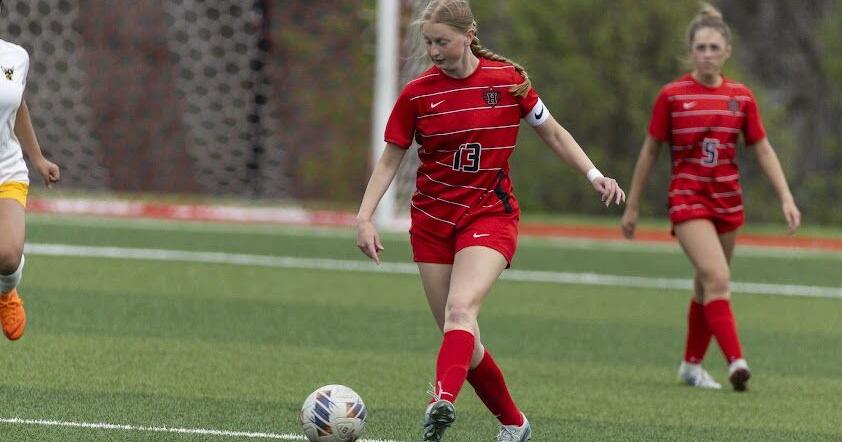 Greening, Stolte deliver hat tricks for Hannibal in senior night win over Mexico