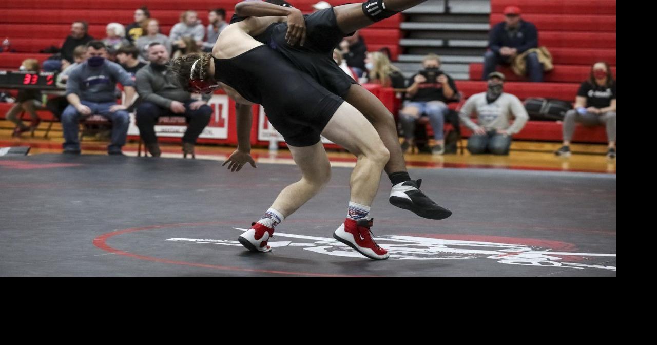 Centralia tops Hannibal in wrestling dual Sports