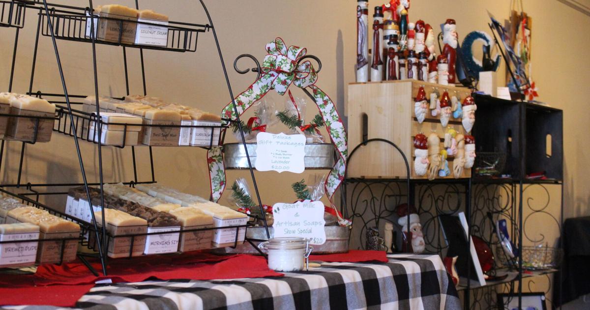 Holiday Marketplace fills Hannibal Arts Council with holiday cheer | Local News Holiday Marketplace fills Hannibal Arts Council with holiday cheer | Local News