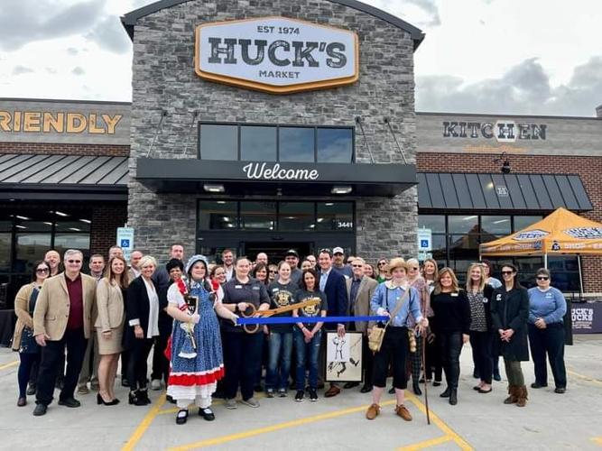 Huck's holds grand opening