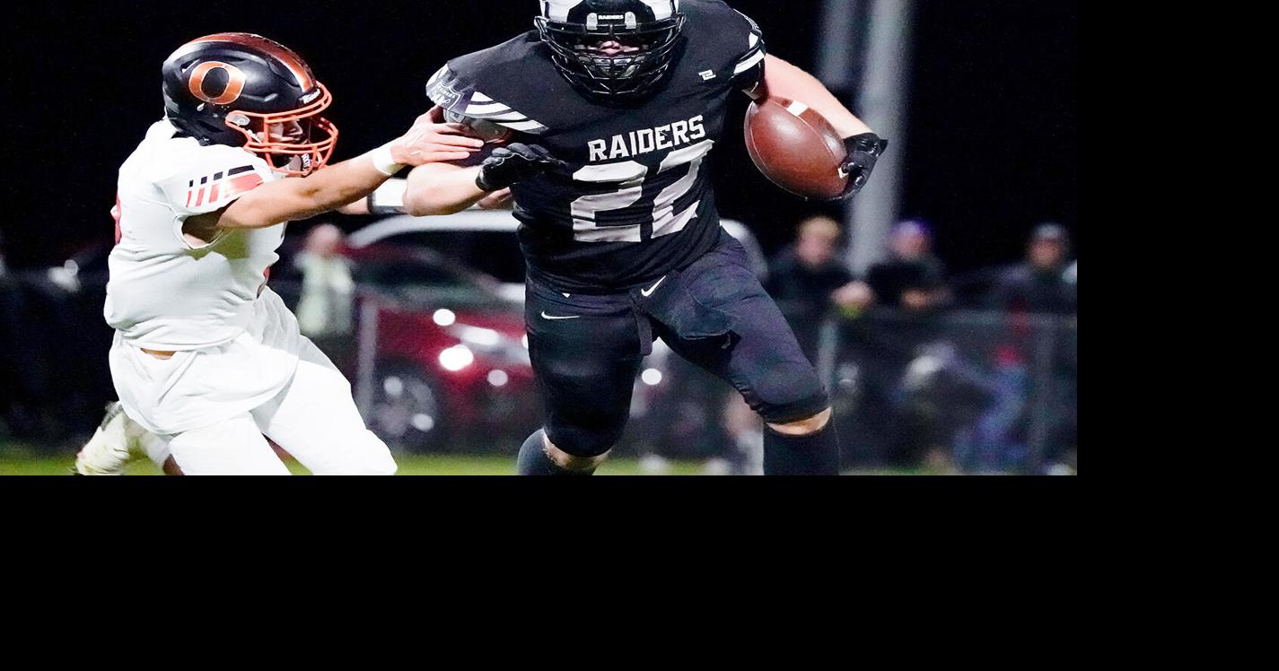 Raiders dominant on both sides of the ball in playoff win