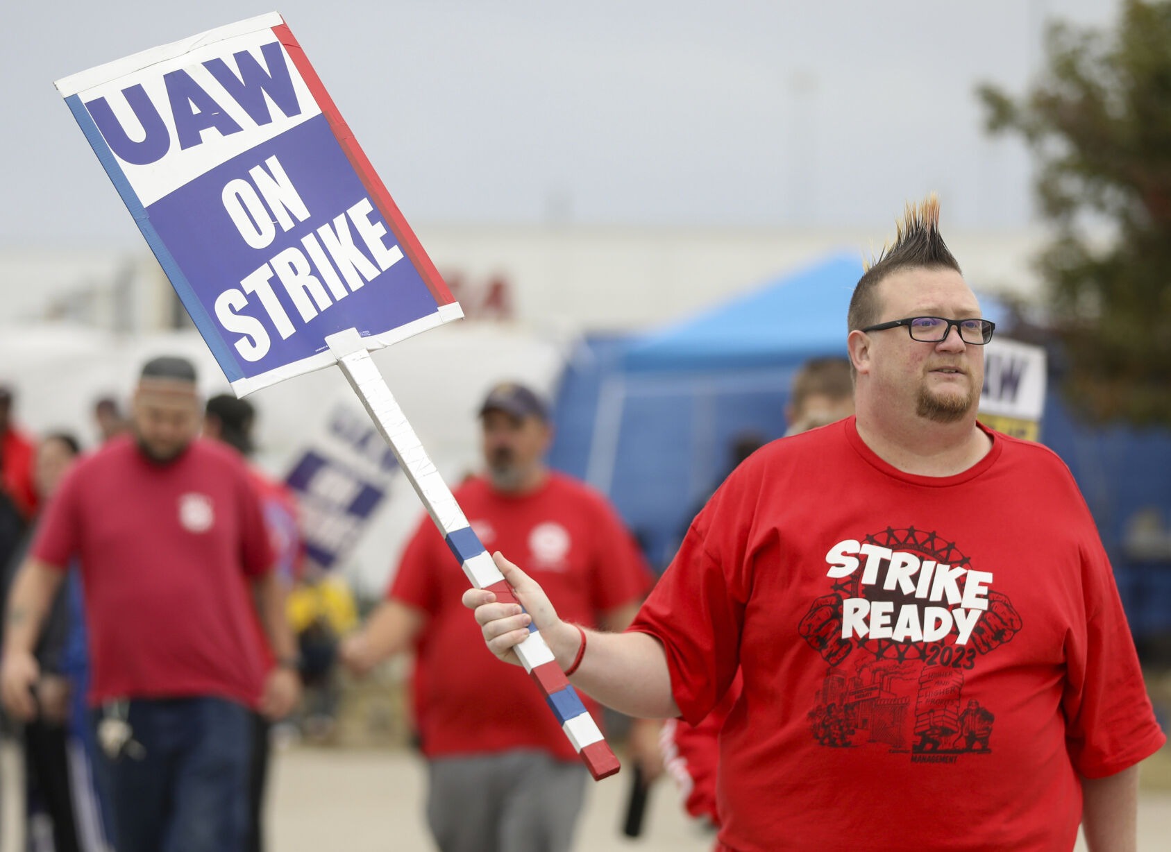 Autoworkers Reach A Deal With Ford, A Breakthrough Toward Ending ...