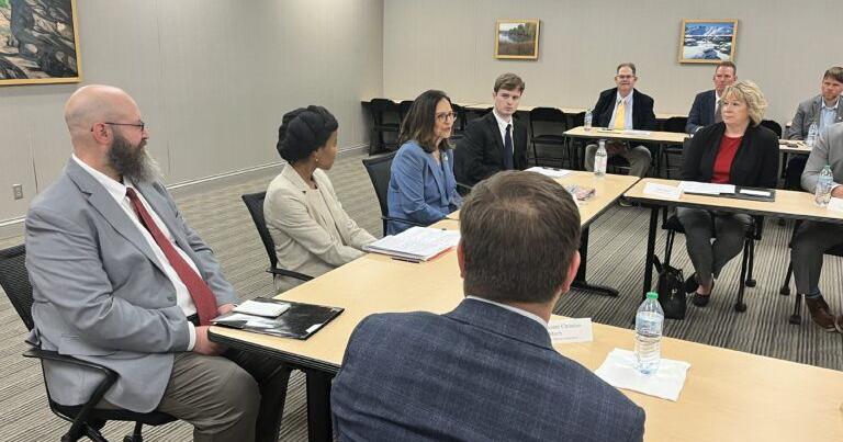 Fischer seeks more fiber in Nebraska's broadband expansion diet