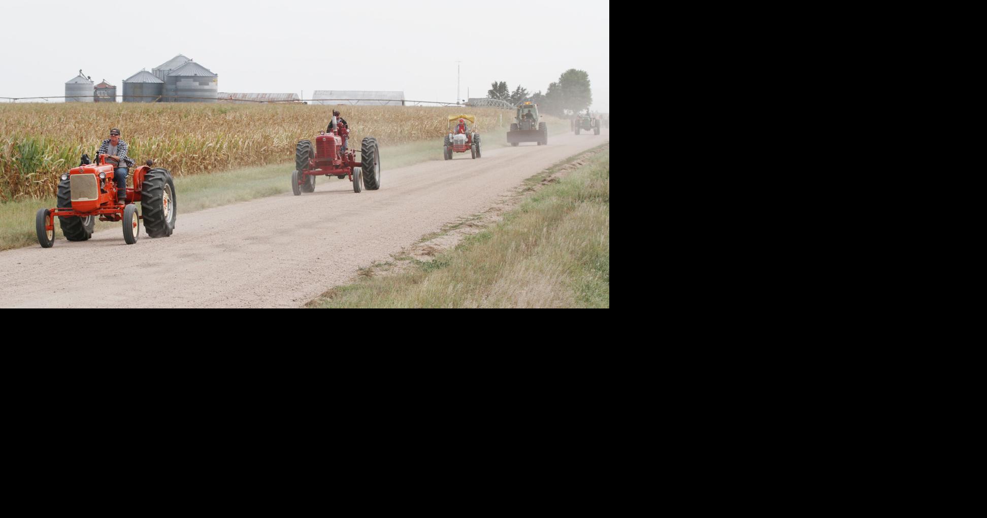 Tractor drives begins annual Old Trusty Show in Clay Center News