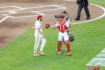 Game 10: No. 3 Arkansas dominates No. 15 UCLA, forces rematch against No. 6 LSU in semifinal