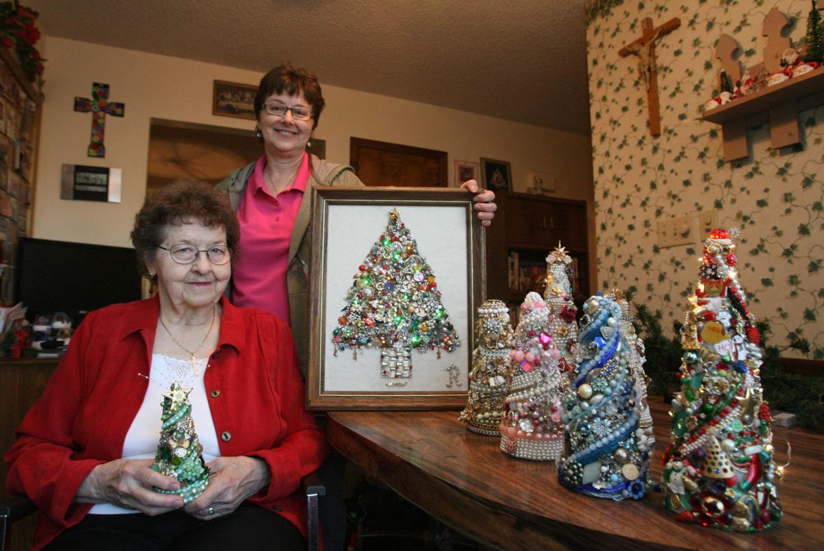 Jewelry Trees Make Christmas Sparkle For Hastings Woman News Hastingstribune Com