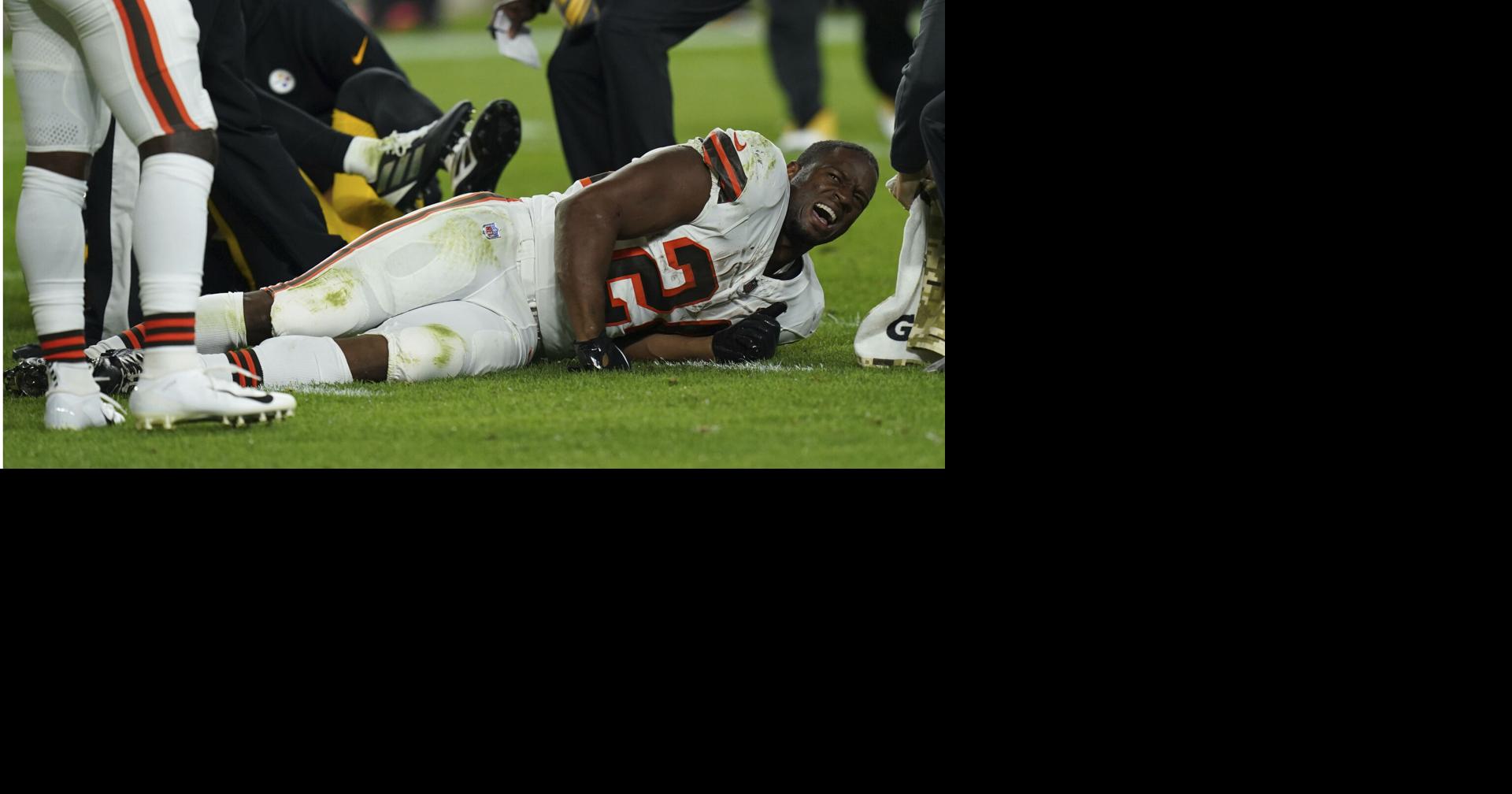 Browns star running back Nick Chubb carted off with left knee injury vs.  Steelers