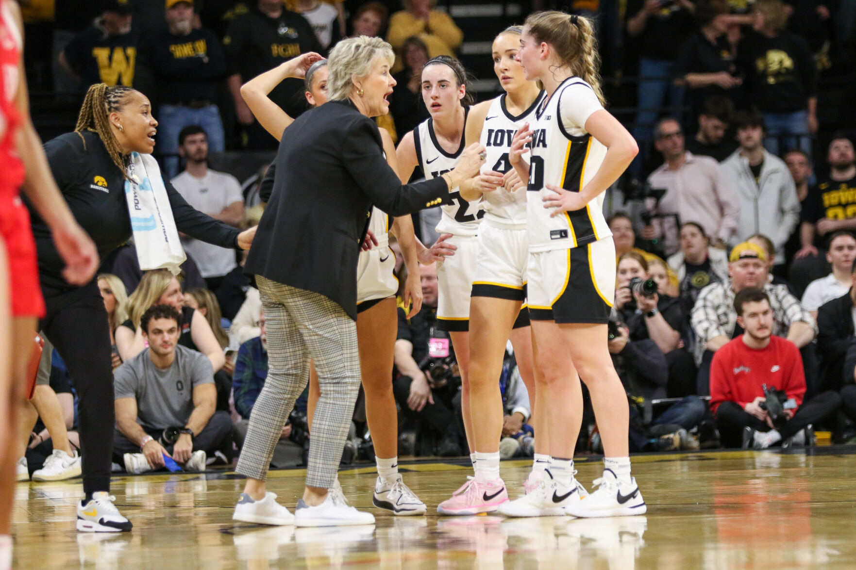 Lisa Bluder Announces Retirement | Basketball | Hawkeyenation.com