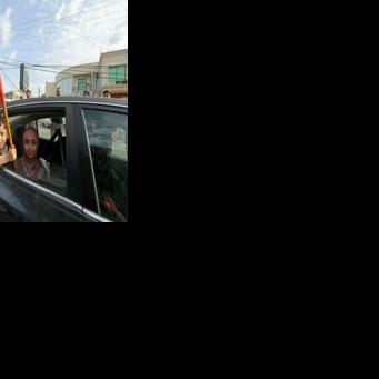 Iran closes Hormuz Strait again, as Trump warns against 'blackmail'