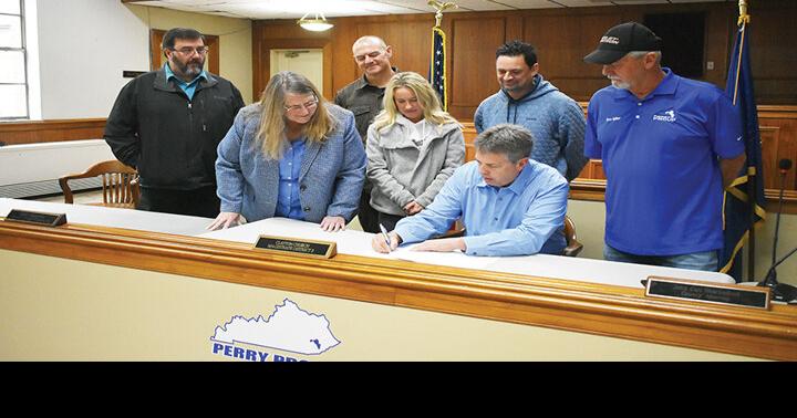 Perry County Fiscal Court signs deed for property in Rowdy will help