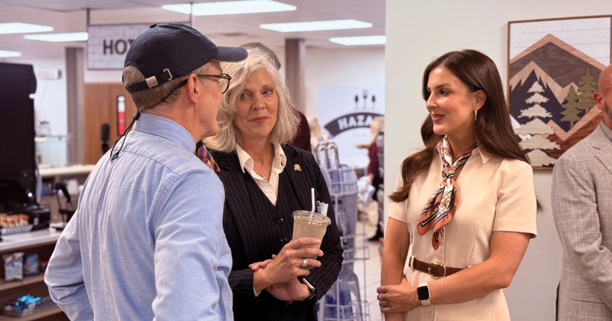 Sen. Frommeyer visits ARH and tours Hazard
