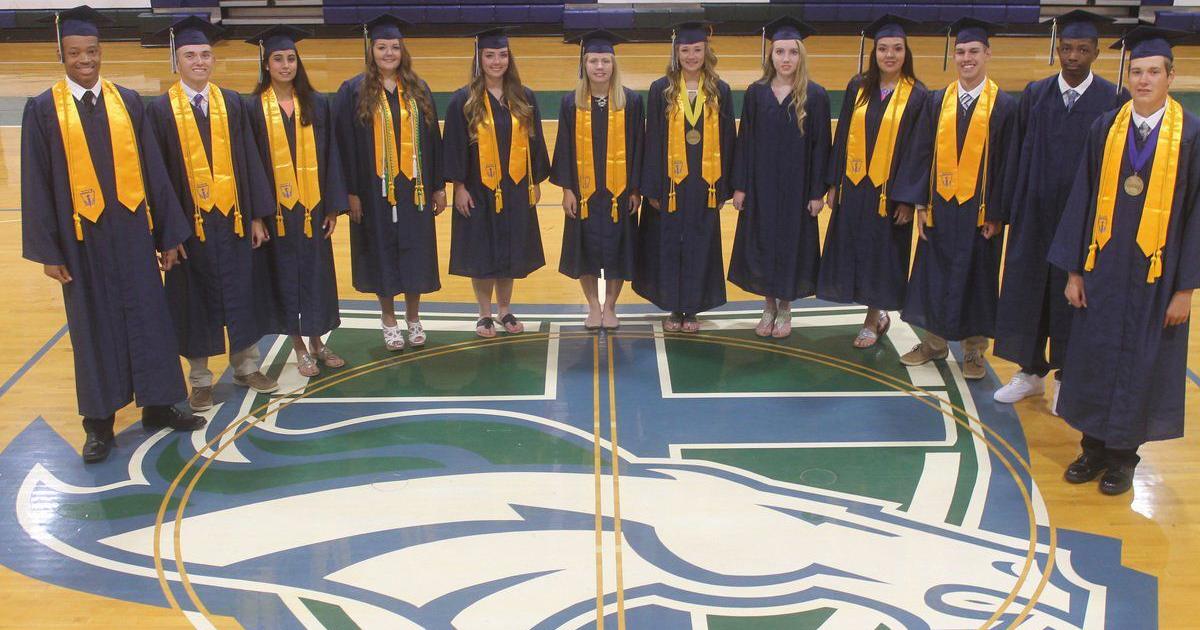 Crossroads Christian School celebrates 12 graduates News