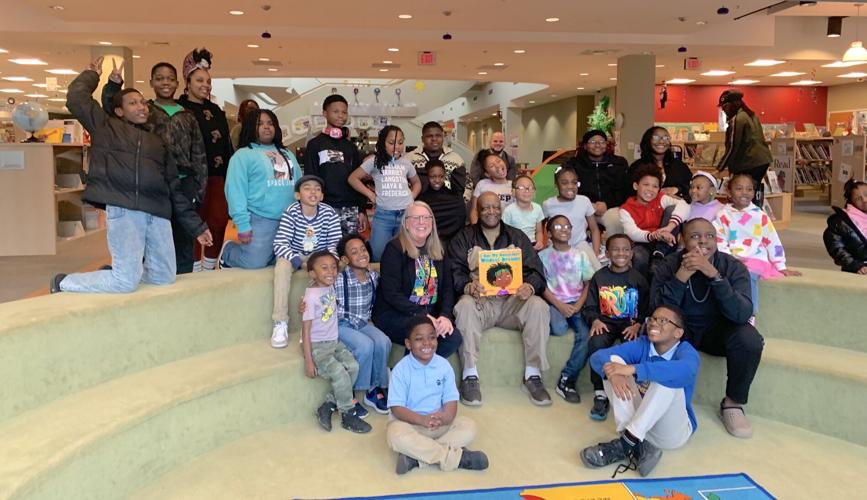 Rasheed reads to kids | Archives | hendersondispatch.com