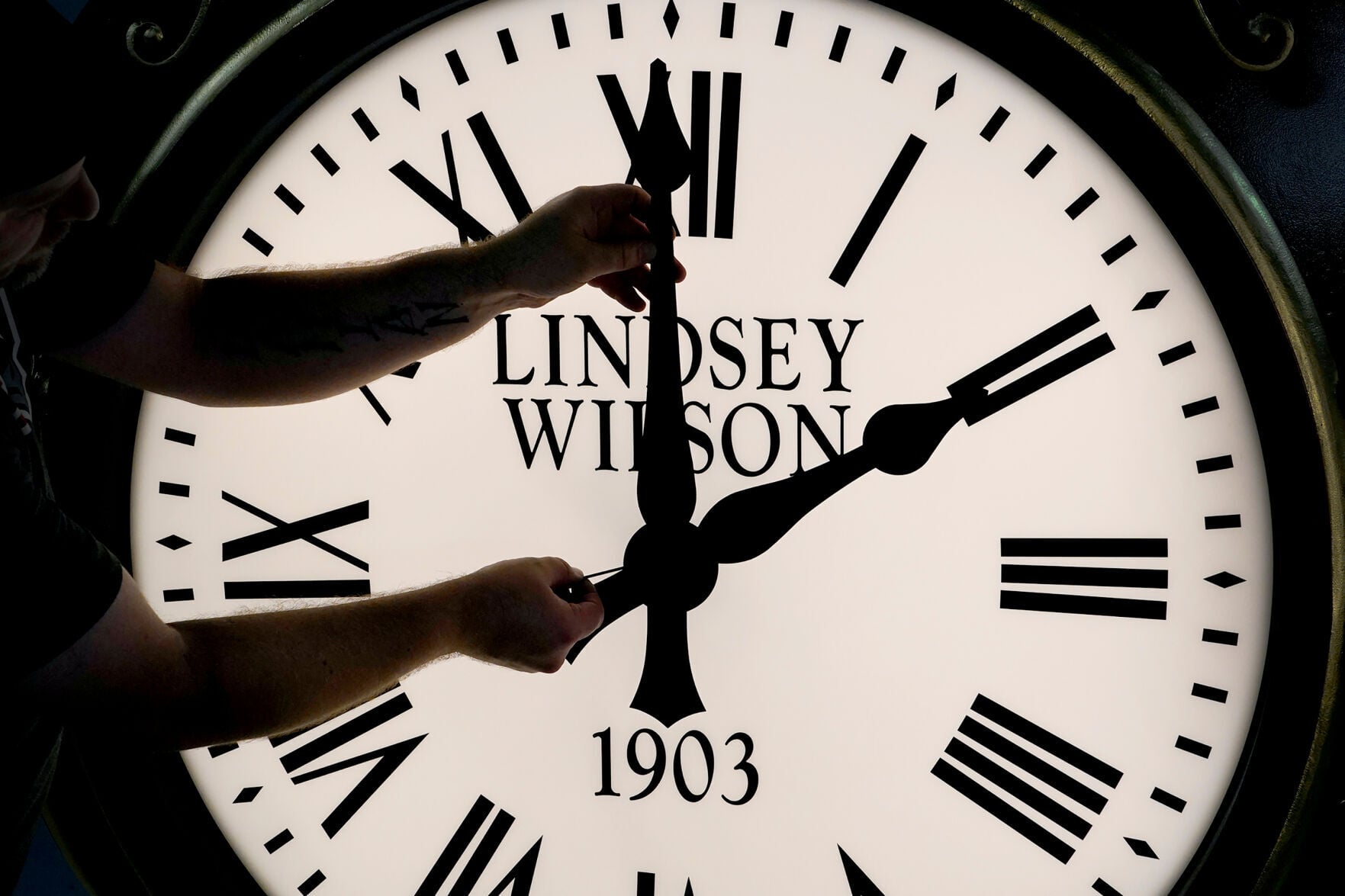 Vip Hand Clock How daylight saving time changes affect you and what you can do about ...