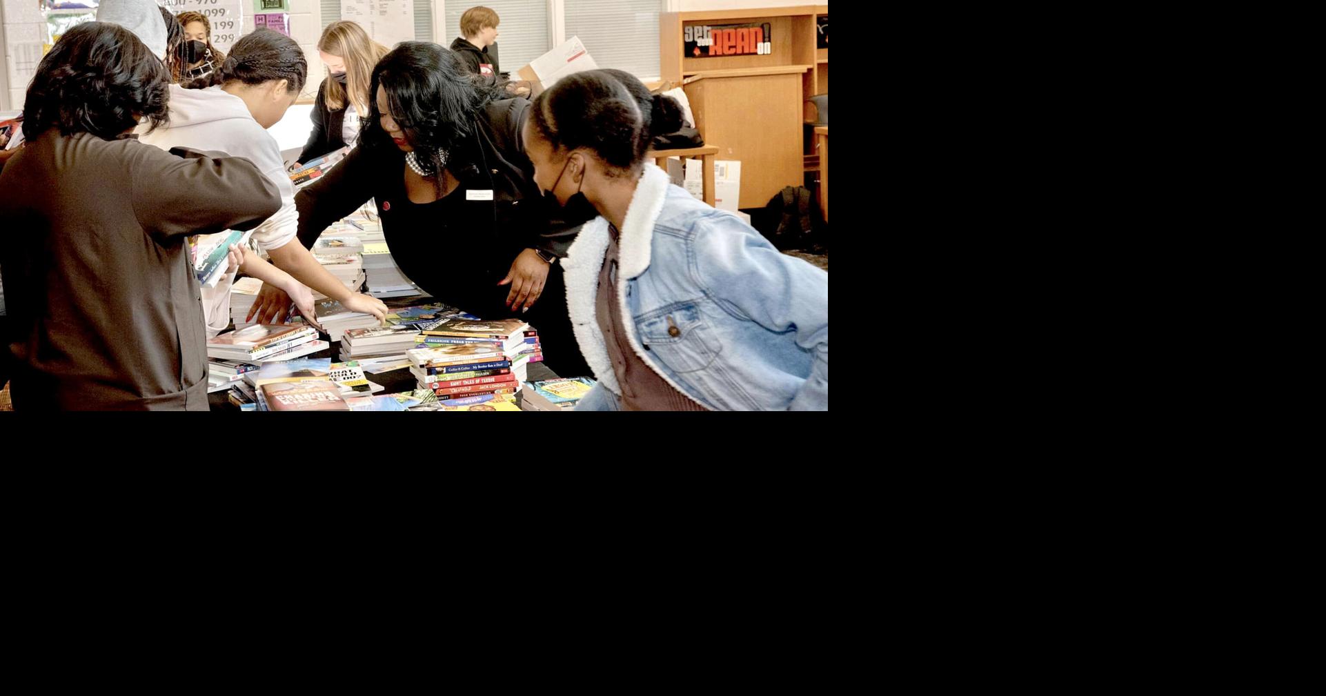 Real Leaders Read program gives away 1,000 books | News | henryherald.com