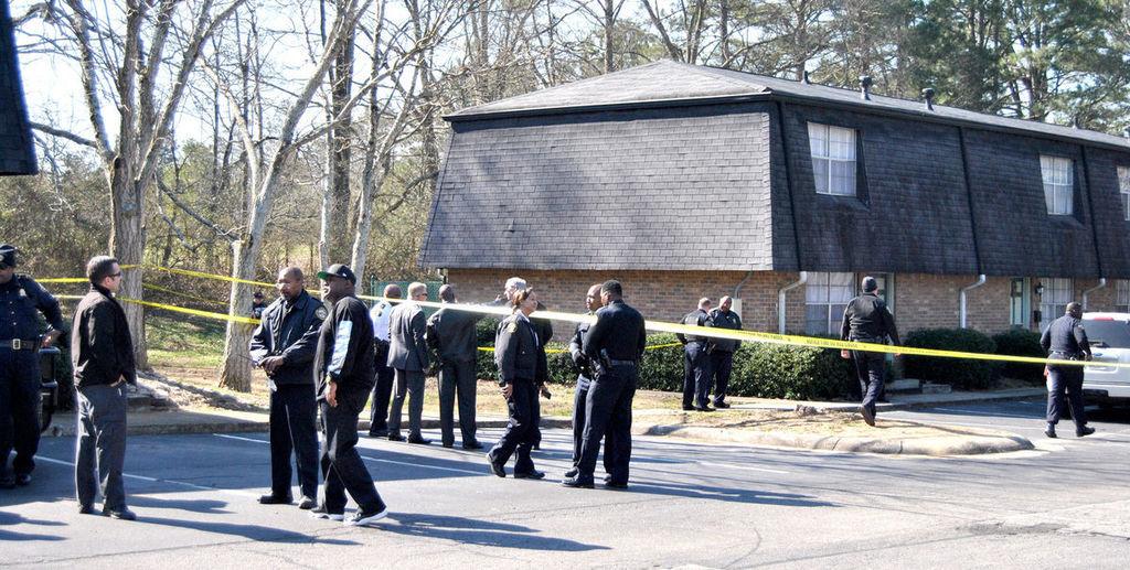 Riverdale police officer dies after being shot during execution of no