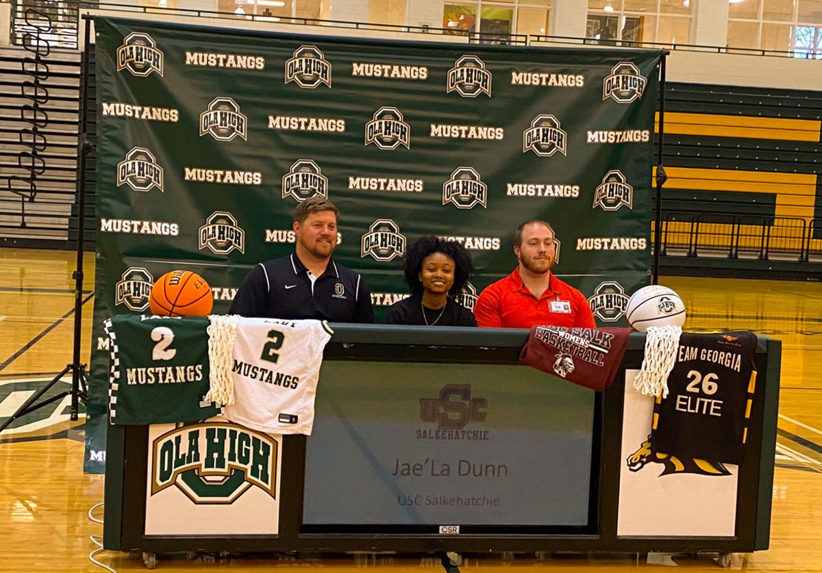 Ola High Senior Jae La Dunn Signs To Usc Salkehatchie Sports