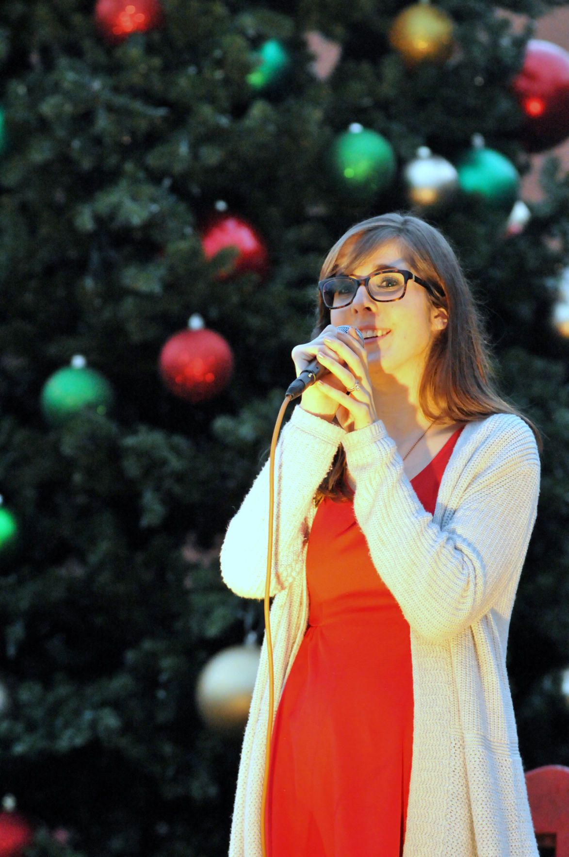 Piedmont Henry ushers in holidays with Tree Lighting Ceremony