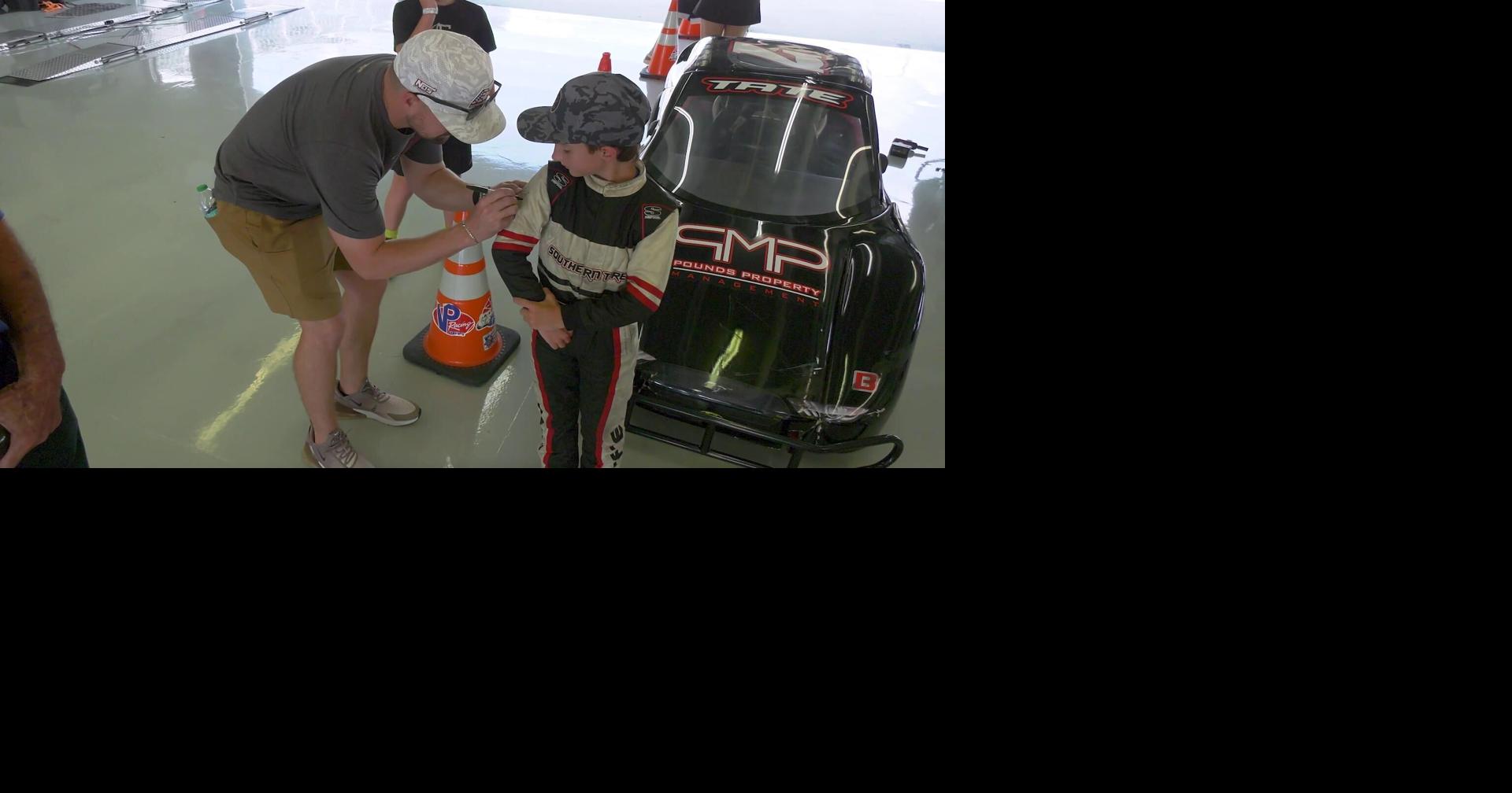 VIDEO: Stenhouse Jr. meets young drivers at Thursday Thunder