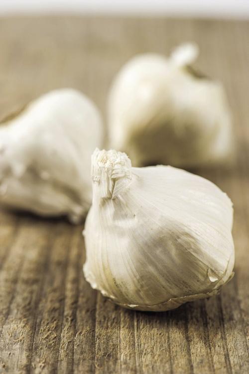 Peel garlic.
